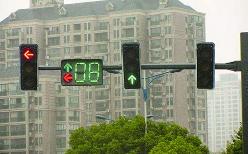 梦见红绿灯过马路