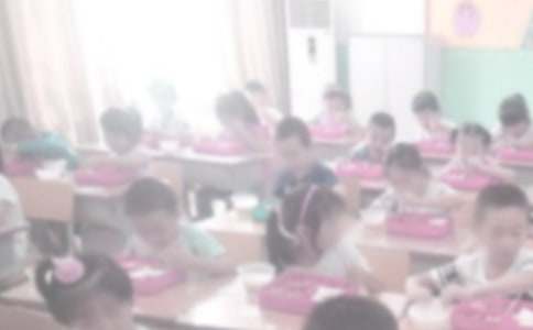 梦见和家人在一起吃饭