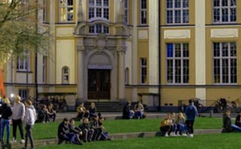 关于大学生的服饰礼仪