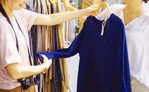 梦见梦到好多客人到家里打牌