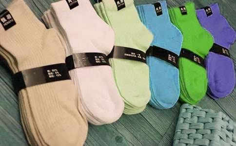 �μ����ɫ����