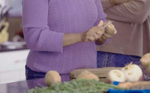 梦见回家父母做饭